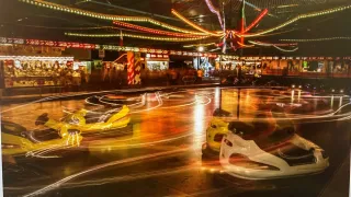 Bahn frei. wikimedia Autoscooter (Foto: fiction of reality https://upload.wikimedia.org/wikipedia/commons/d/d8/Autoscooter2.jpg?uselang=de) Bahn frei. wikimedia Autoscooter (Foto: fiction of reality https://upload.wikimedia.org/wikipedia/commons/d/d8/Autoscooter2.jpg?uselang=de)