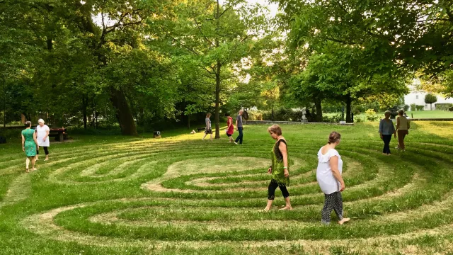 Labyrinth am Aabach in Uster, Johannifeier 20.6.2017 (Foto: Ernst Kolb) Labyrinth am Aabach in Uster, Johannifeier 20.6.2017 (Foto: Ernst Kolb)