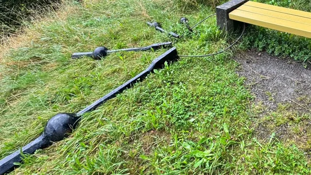 Klöppel im Gras (Vorarbeiten) (Foto: zVg) Klöppel im Gras (Vorarbeiten) (Foto: zVg)